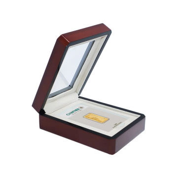 Wooden box for one gold card